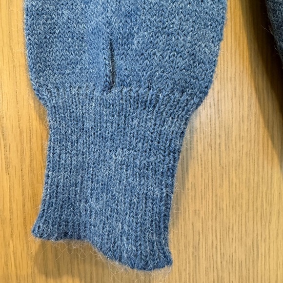 Cute of Scotland Pullover V-Neck Vintage Vibe Sweater / medium - Picture 4 of 10